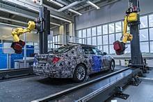 Prototyp des BMW 5er in der vollautomatisierten optischen Messzelle im Pilotwerk in München.  Foto:BMW